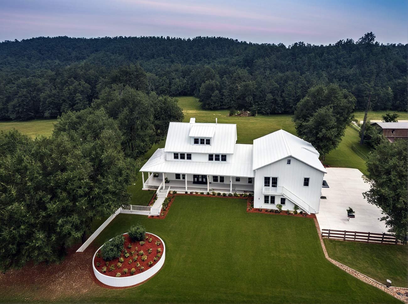 The Pine Tree State’s Master Builders: Your Guide to a General Contractor in Maine